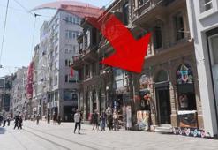 150 yıllık Çiçek Pasajı’nda tartışma yaratan tabela! 'Bu olmamalı, karşıyım'