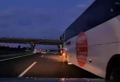 Otobüs şerit değiştirince faciadan dönüldü! Ailenin çığlıkları kamerada