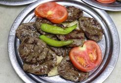 Ekmek içi veya galeta ununu unutun! Köfte harcına 2 yemek kaşığı eklendiğinde içi lokum gibi kalıyor
