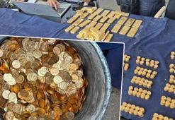 Duvarın içinden hazine dolu sandık çıktı! Haberi duyan bölgeye akın ediyor