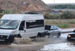 Adana’da sağanak ve fırtına hayatı felç etti! Çatı uçtu, alt geçit kapandı