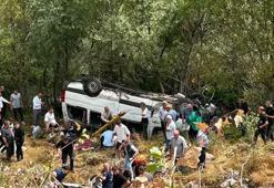Sivas'ta katliam gibi kaza! Yolcu minibüsü şarampole devrildi: 4 ölü, 10 yaralı