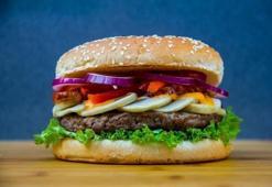 Dışarıdan sipariş etmeye son: Evde tam kıvamında ve sulu fast food usulü hamburger köftesi yapımı