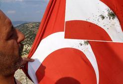 Burdur’da Türk bayrağına skandal saldırı! 'Bayrağa kurşun sıkmak nedir'