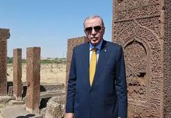 Ahlat’ta Cumhurbaşkanı Erdoğan'ın katılacağı dev tören için vatandaşlar Millet Bahçesi'ne aktı