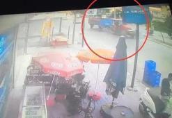 Adana’da yürekleri ağza getiren kaza! Traktörden kopan römork 2 kişiye çarptı