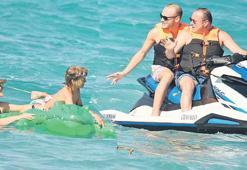 Baba-oğulun jet ski şovu