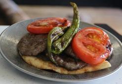 Kuru ve sert köftelere son! 500 gram kıymaya sadece 1 yemek kaşığı eklemeniz yeterli