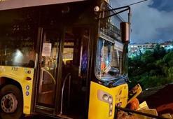 Sarıyer’de İETT otobüsü kontrolden çıktı! Evin çatısına düşmekten son anda kurtuldu