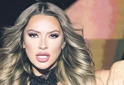 Hadise'den küçük fenomene: 'Bir telefon uzağındayım'