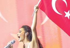 Sahnelerde zafer kutlaması