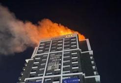 Ankara'da iş merkezinin çatısında yangın
