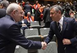 Kılıçdaroğlu ile tokalaşma eleştirilerine Özgür Özel'den yanıt: 80 yaşında adam...
