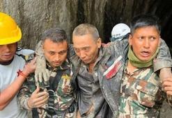 Nepal’de nefes kesen kurtarma! 225 metrelik tünelden sağ çıkarıldılar