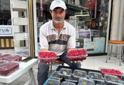 Yapamazsın diyenlere inat başardı, kıraç toprağı çeşmeye çevirdi! Taşıma suyla başladı, 'süper meyve' üreticisi oldu