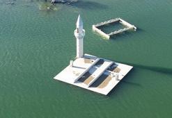 Görenleri şaşkına çeviren görüntü: Sular çekildi, eski köy ortaya çıktı
