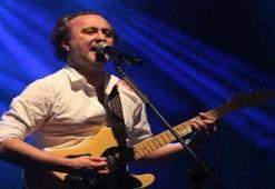 ŞARKICI NEV YOĞUN BAKIMDA! Nev’in sağlık durumu nasıl, hastalığı ne? Şarkıcı Nev (Nevzat Doğansoy) kimdir, kaç yaşında?