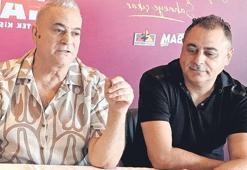 Hayatının kadınları sahnede