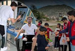 Bacağını kaybetti ama vazgeçmedi: Protez bacağıyla köy çocuklarının kahramanı oldu!