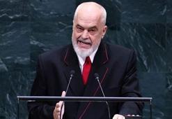 Arnavutluk Başbakanı Edi Rama'ya New York'ta protesto! Yumurta fırlatıldı