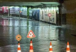 İstanbul'daki sağanak nedeniyle Zincirlikuyu'daki alt geçidi su bastı