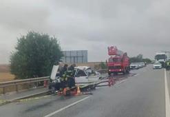 Eskişehir'de TIR dehşeti! Otomobil hurdaya döndü: 2 ölü