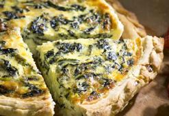 Börek yerine bunu deneyin! Fırından çıkar çıkmaz biten ıspanaklı kiş tarifi