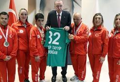 Cumhurbaşkanı Erdoğan, Türkiye Özel Sporcular Spor Federasyonu temsilcilerini kabul etti