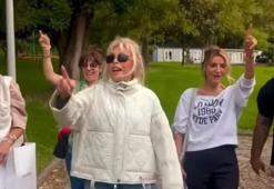 Ajda Pekkan’dan sokak ortasında şarkı söyledi