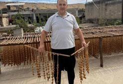 Gaziantep'te yılda sadece bir ay yapılan lezzet: Bağlardan toplanıp kazanlarda kaynatılıyor