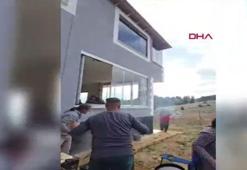 Deprem paniği kamerada