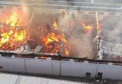 Bursa'da fabrikada korkutan yangın! 30 araçla müdahale edildi