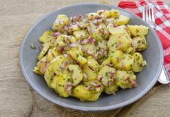 Patates salatasına sirke mi limon mu eklenmeli? Lezzetini 10 kat artırıyor