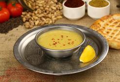 Mercimek çorbası bekledikçe neden koyulaşıyor? İlk piştiğindeki kıvamı korumanın yolu