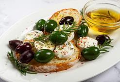 Yıllardır yaptığımız o kritik hata meğer her şeyi sıfırlıyormuş! Zeytin ve peynir birlikte yenir mi?