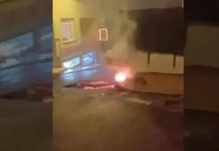 Beyoğlu'nda hareketli dakikalar! Yağmur suyunun temas ettiği elektrik kabloları alev alev yandı