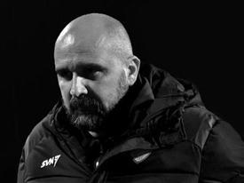 Sırbistan'da Süper Lig teknik direktörü maç esnasında kalp krizi geçirip hayatını kaybetti