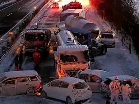 Japonya’da 50 araç birbirine girdi