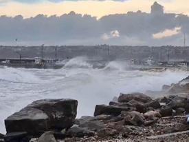 Fırtına İstanbul’da hayatı felç etti