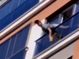 Ünlü isim cam silerken yürekler ağza geldi