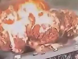 Panama köprüsünde tanker infilak etti
