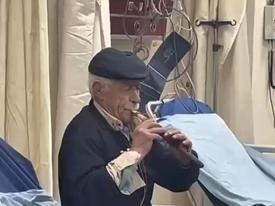 'Acımı hafifletiyor' dedi, acil serviste zurna çaldı