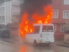 Kırıkkale’de minibüs alev alev yandı
