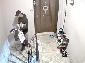 Kat kat dolaşıp 6 çift ayakkabı çaldı