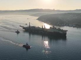 325 metrelik dev gemi Boğaz’dan geçti!