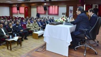 Vali Güzeloğlu, Eğil'de muhtarlarla buluştu