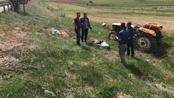 Kullandığı traktörün altında kalan Talip, öldü