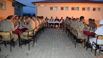 Reşadiye Kaymakamı Mete, Mehmetçiklerle iftar yaptı