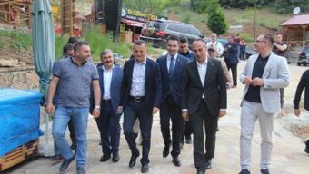 Tomara Şelalesi büyülüyor