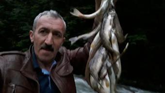 Derede balık avlarken akıma kapılan memur öldü